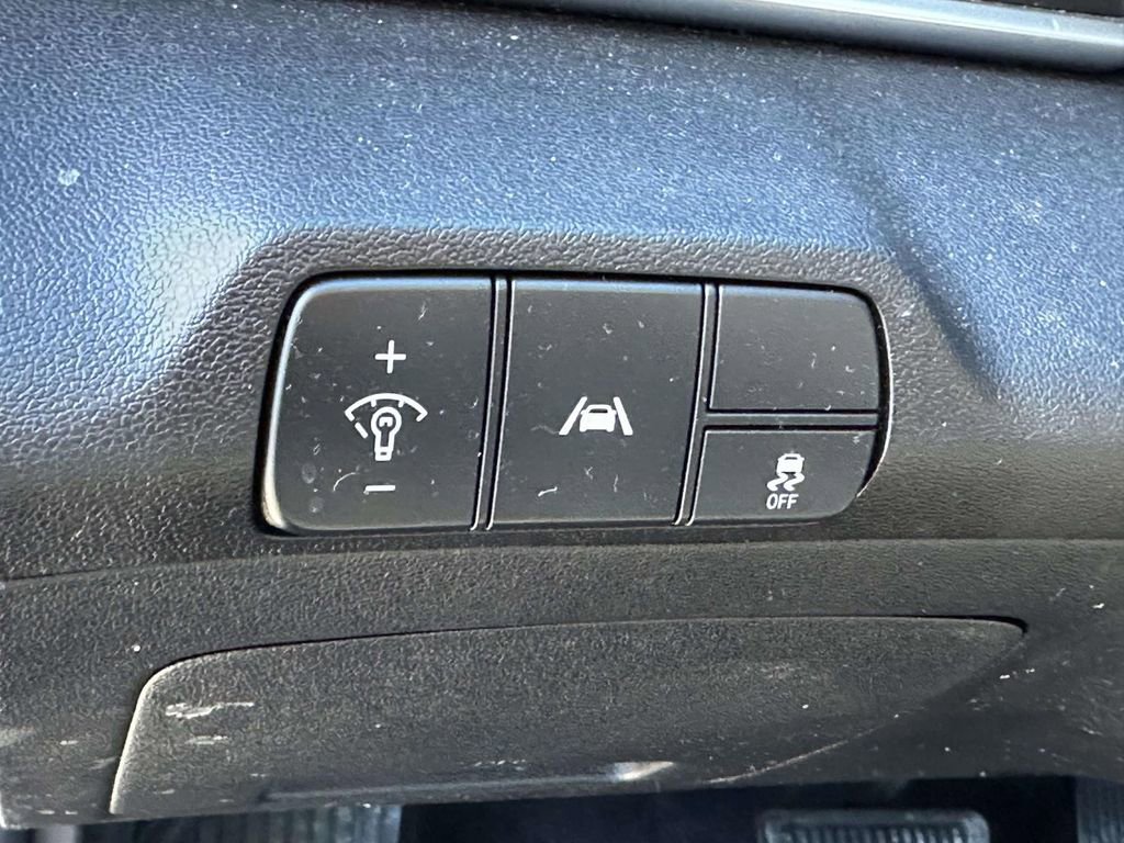 Certified 2023 Hyundai Elantra SEL image 18