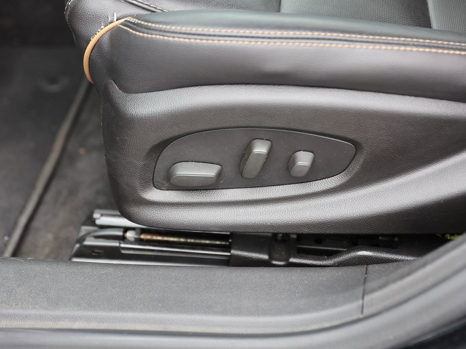 Used 2016 Chevrolet Impala LTZ w/ Enhanced Convenience Package image 18