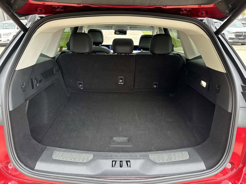 Used 2024 Lincoln Nautilus Premier w/ Equipment Group 102A image 10