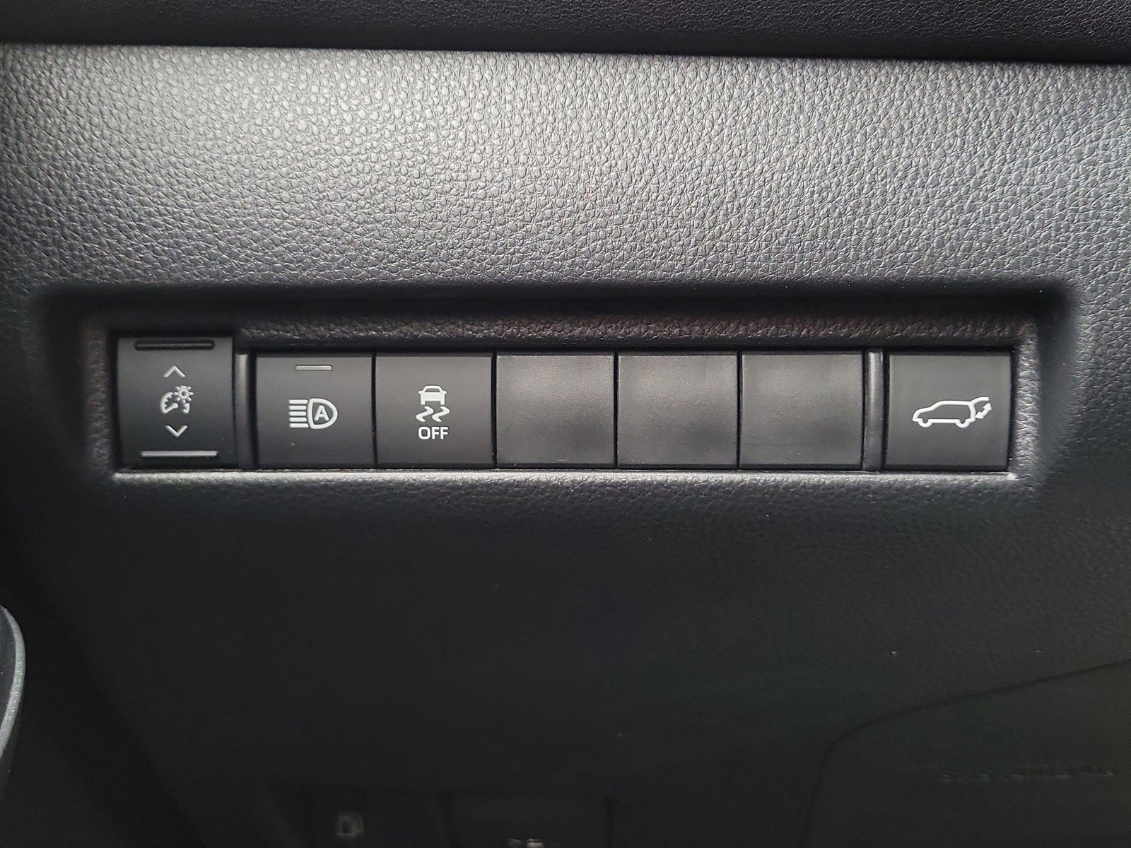 Used 2024 Toyota Venza LE AWD/4WD image 21