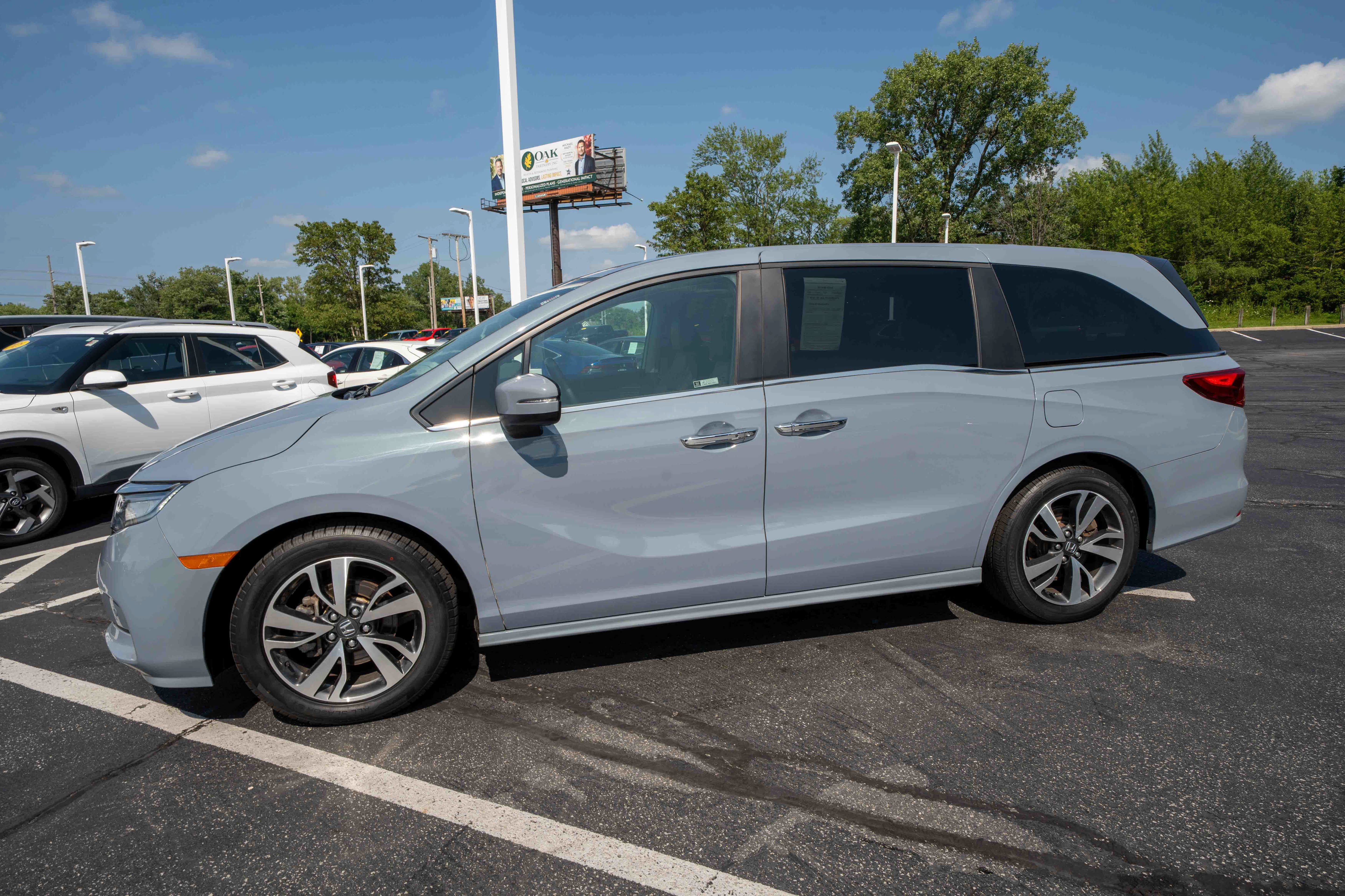 Used 2023 Honda Odyssey Touring image 3