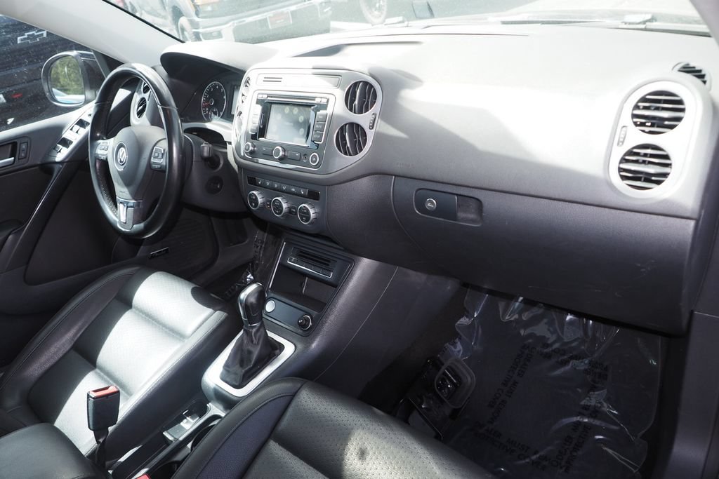 Used 2015 Volkswagen Tiguan S FWD image 20