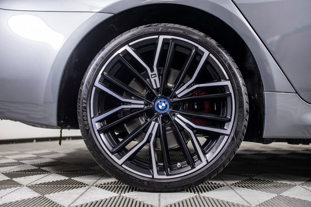 Used 2023 BMW 530e w/ M Sport Package RWD image 41