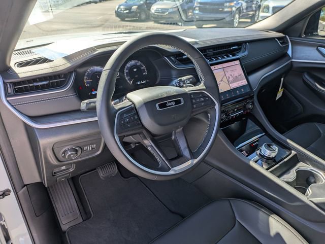 New 2025 Jeep Grand Cherokee Limited image 32