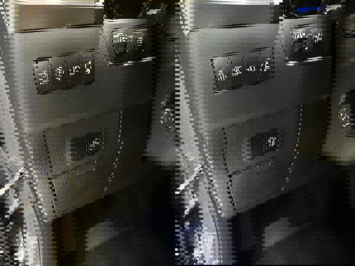 Used 2016 Lexus LX 570 4WD w/ Luxury Package image 35