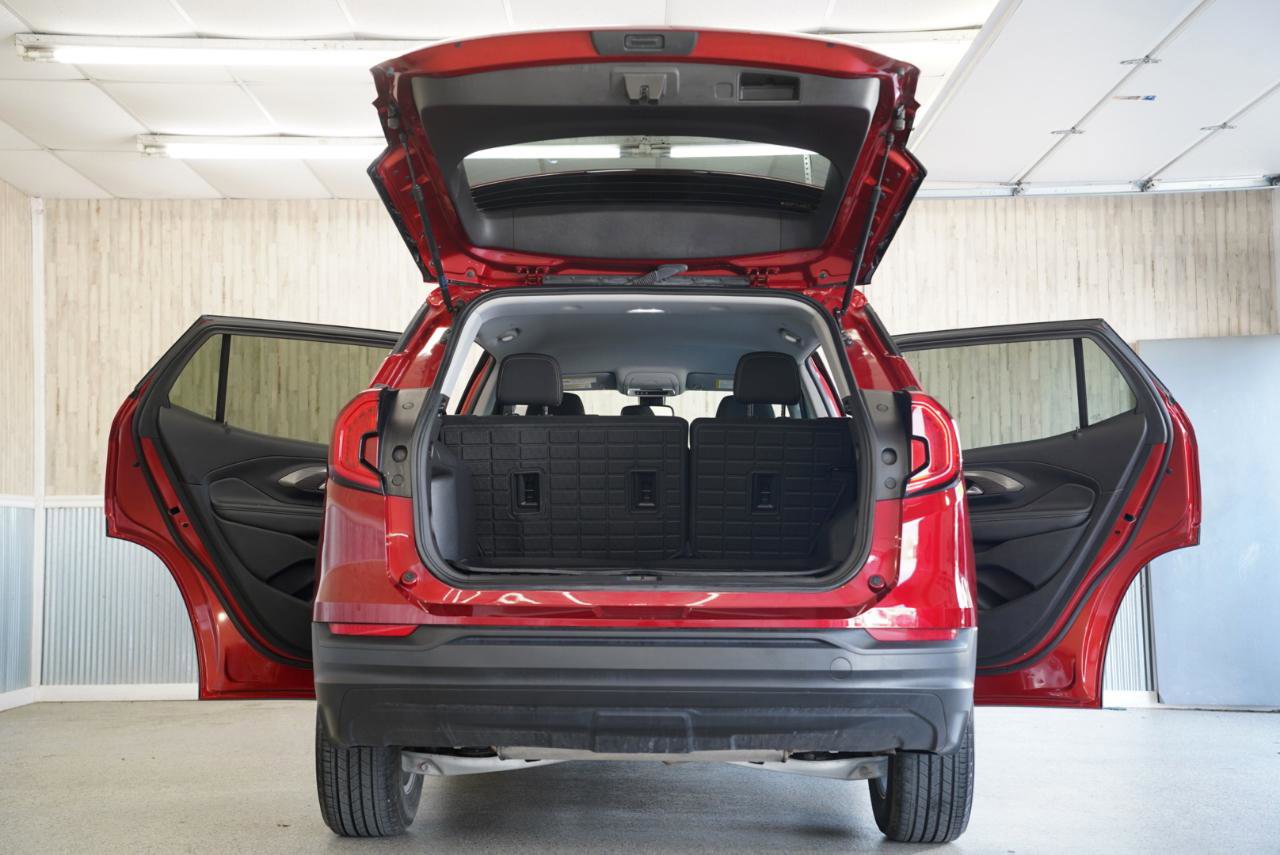 Used 2023 GMC Terrain SLE w/ Driver Convenience Package FWD image 38