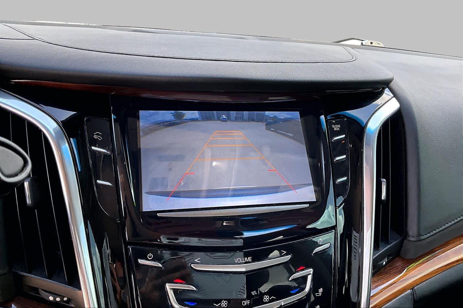 Used 2015 Cadillac Escalade Luxury AWD/4WD image 10