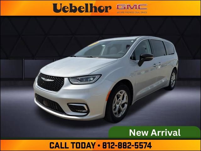 Used 2024 Chrysler Pacifica Limited image 17
