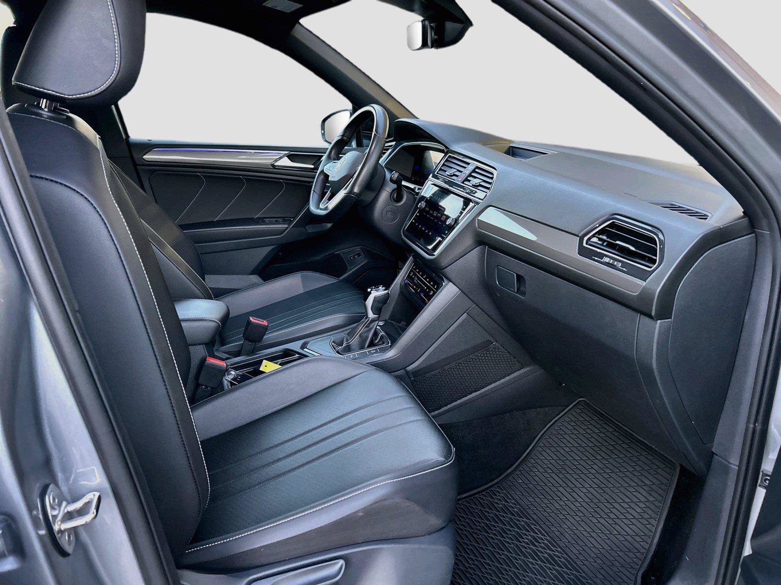 Used 2024 Volkswagen Tiguan SE R-Line FWD image 17