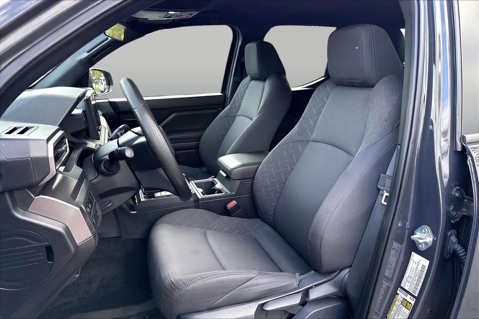 Used 2025 Toyota Tacoma SR5 AWD/4WD image 7