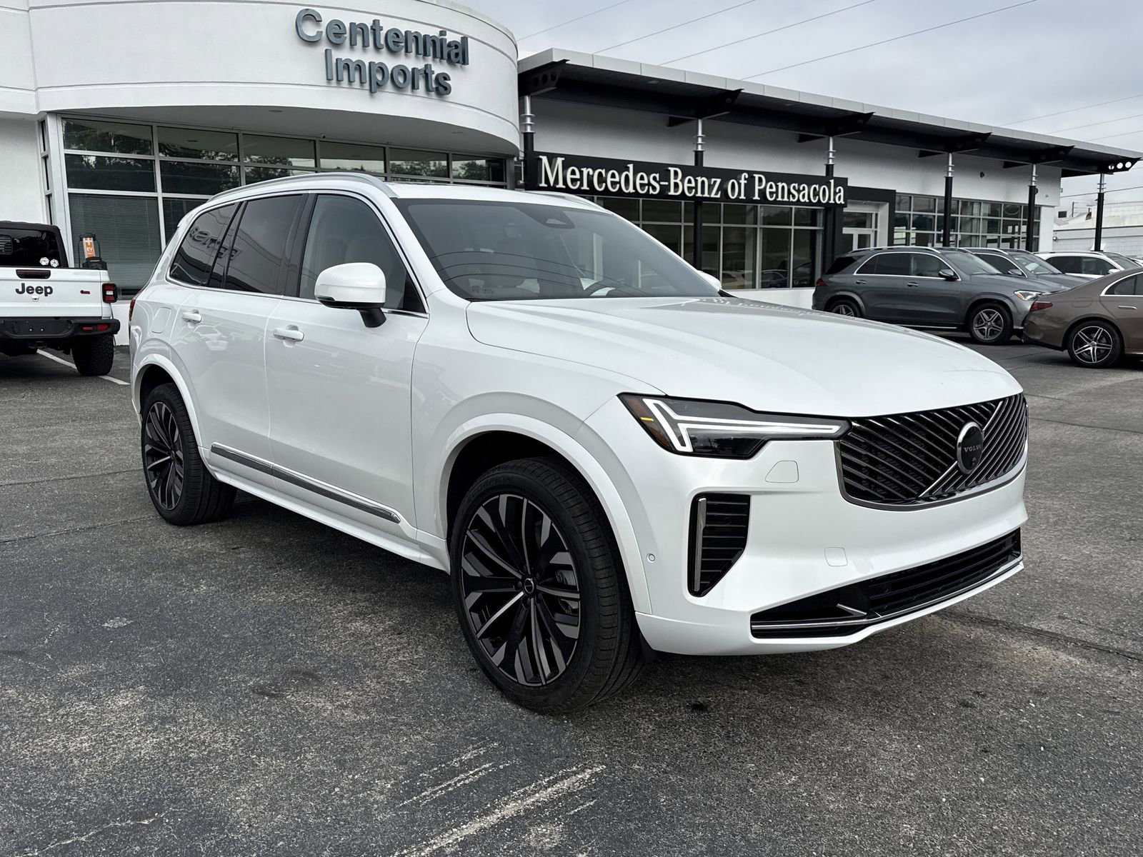 New 2026 Volvo XC90 B6 Plus w/ Protection Package Premier image 7