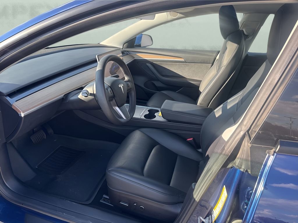 Used 2023 Tesla Model 3 Standard Range image 9