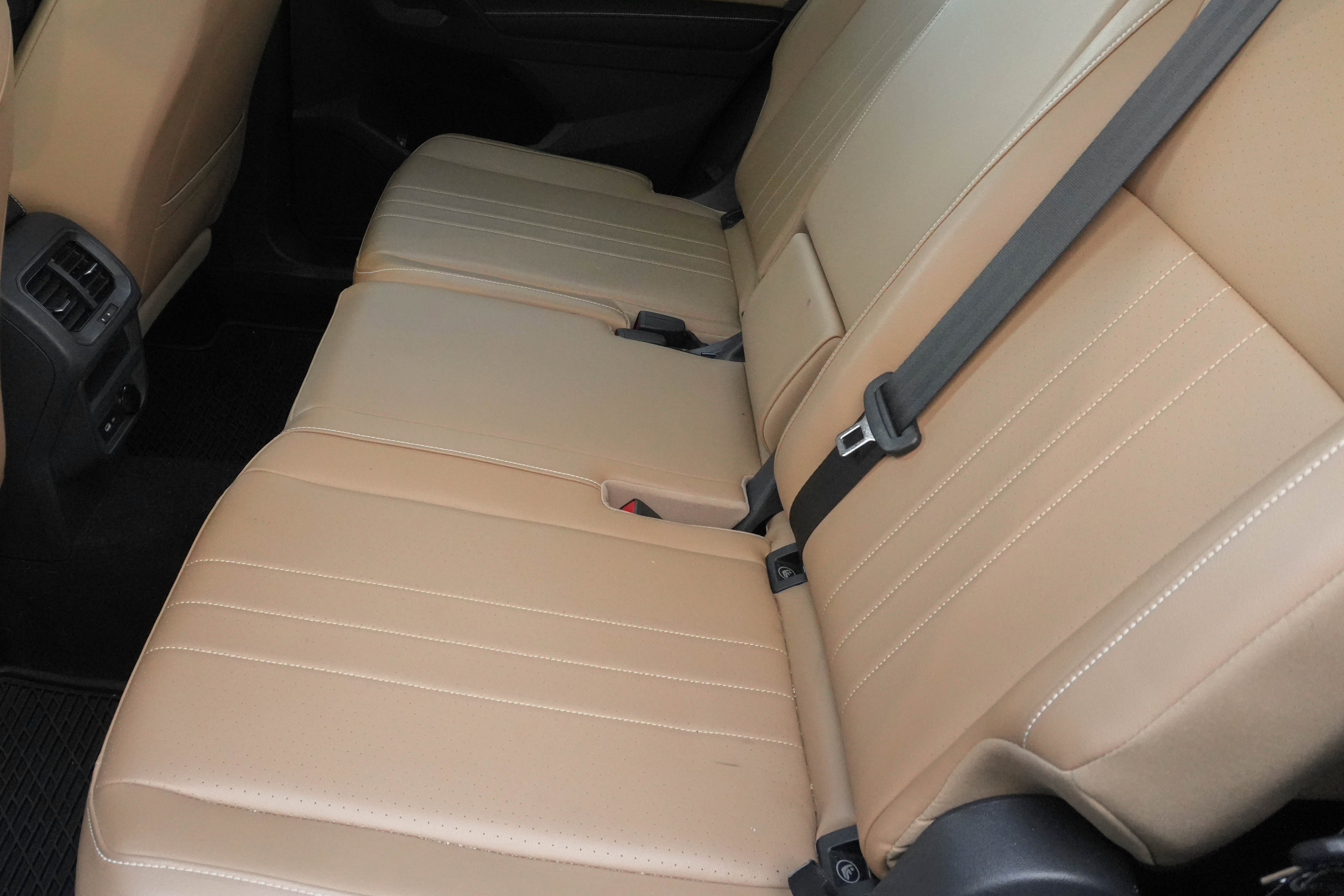 Used 2024 Volkswagen Tiguan SE R-Line image 33