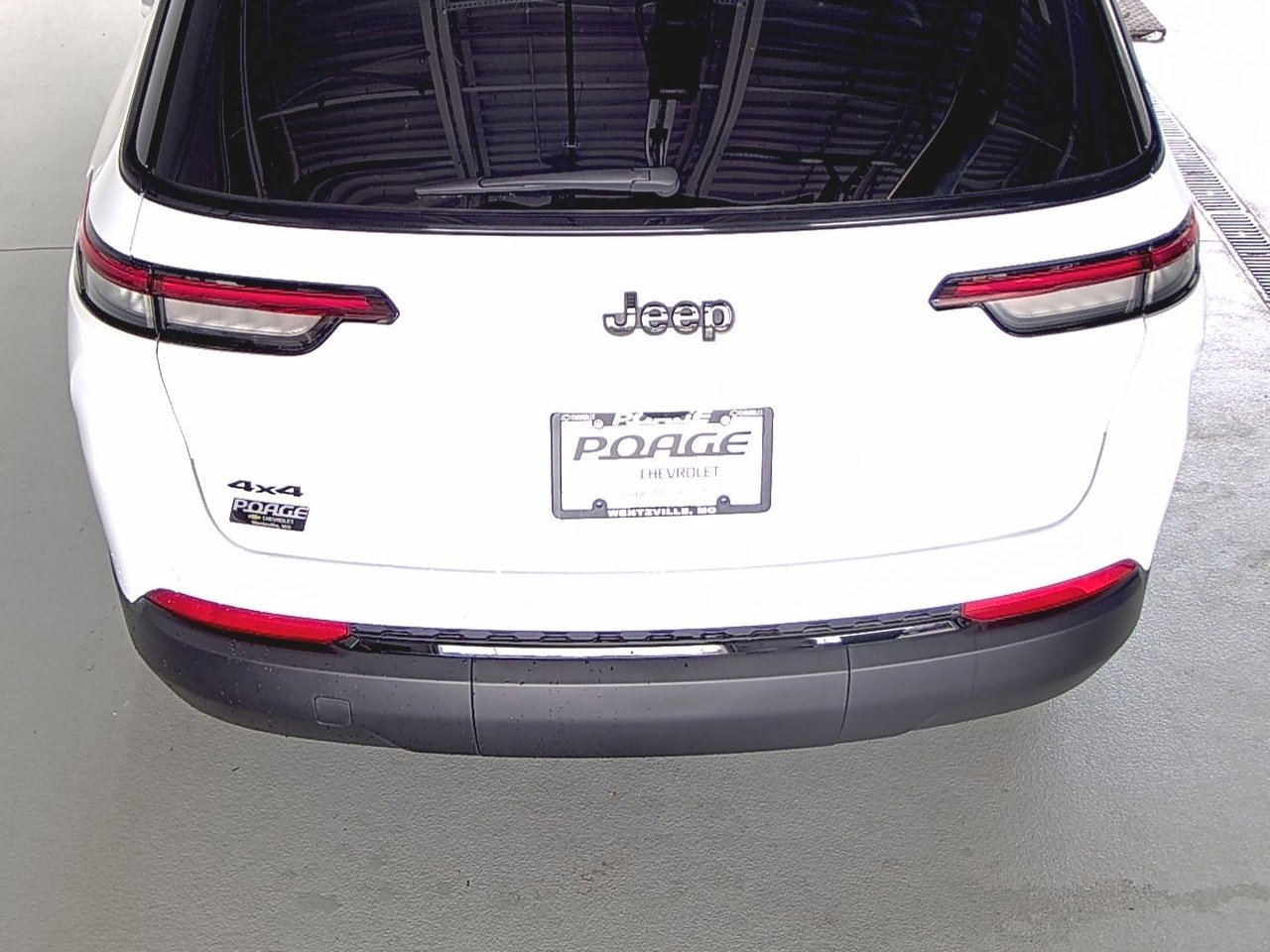 Used 2025 Jeep Grand Cherokee L Laredo image 12