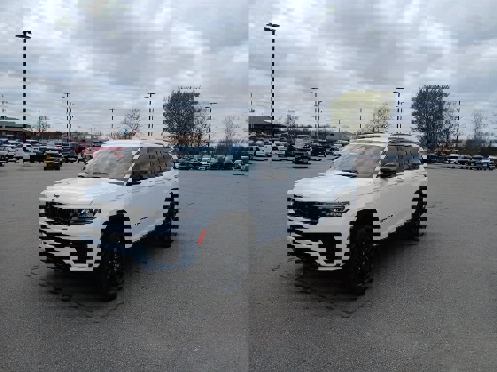 New 2026 Jeep Grand Cherokee L Laredo image 3