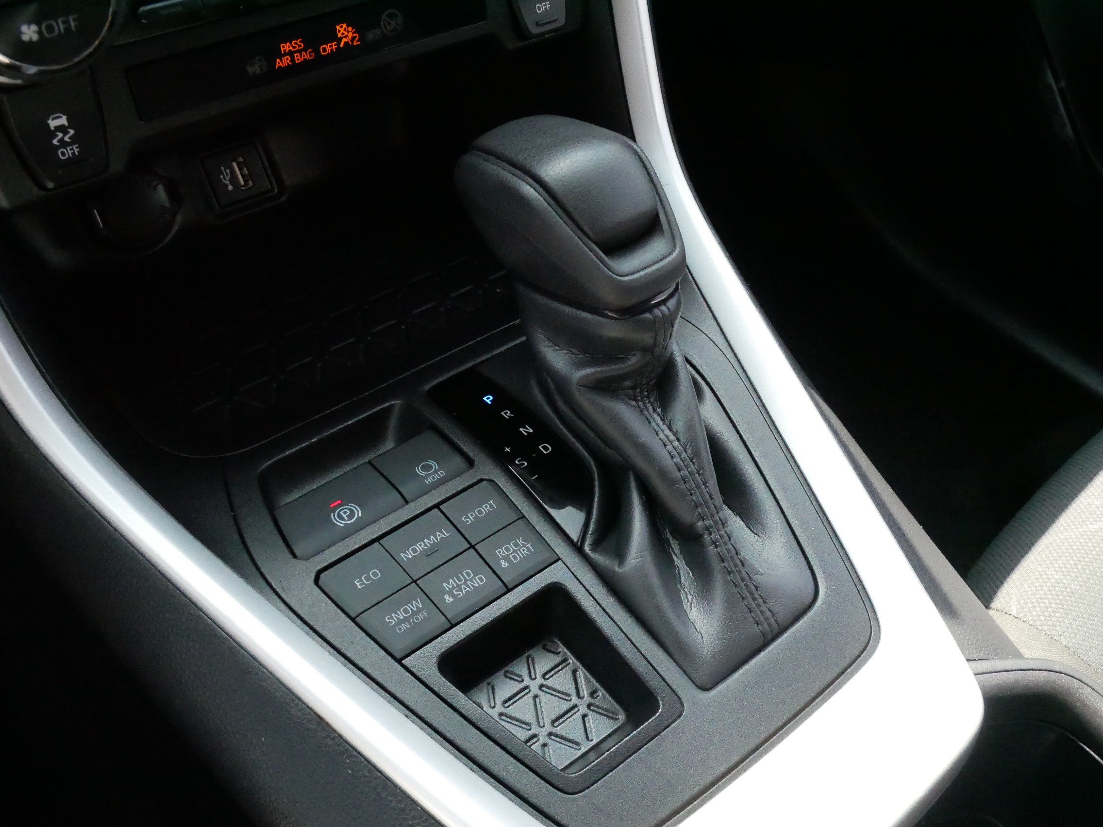 Certified 2025 Toyota RAV4 XLE AWD/4WD image 24