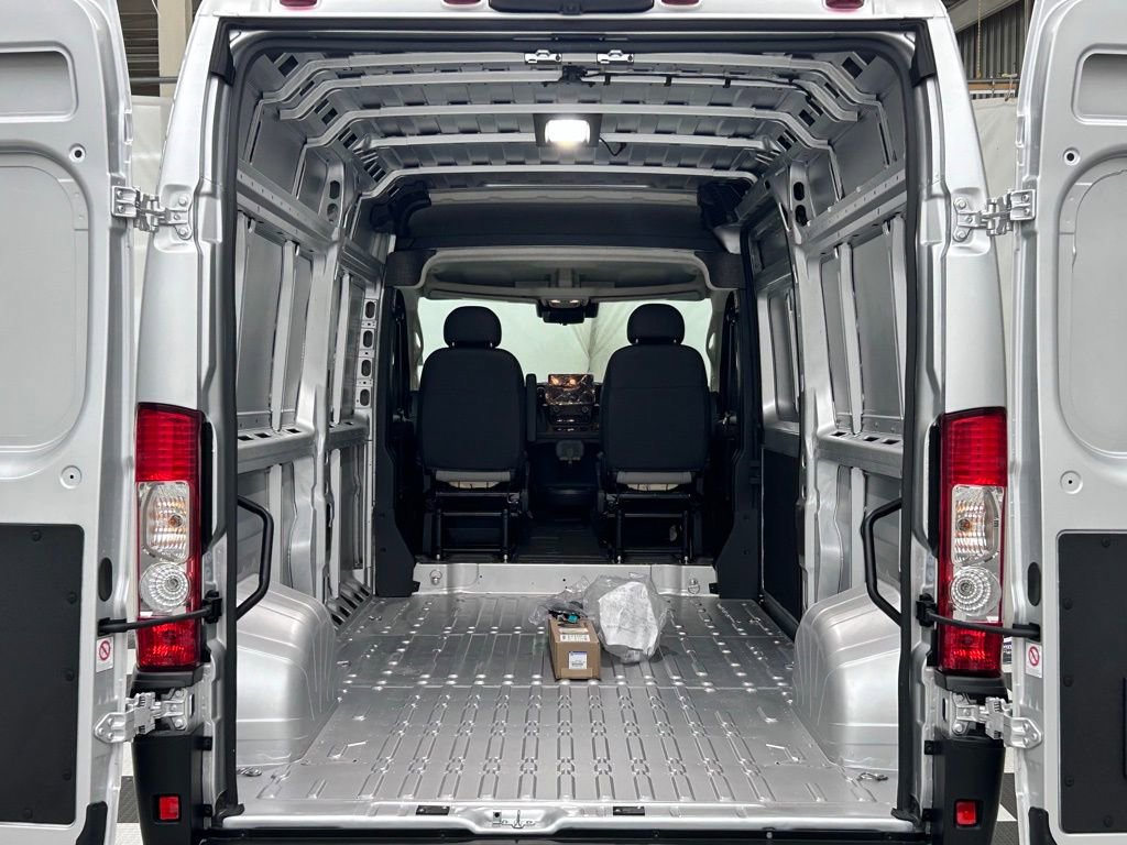 New 2026 RAM ProMaster 3500 w/ Quick Order Package 22G SLT image 9