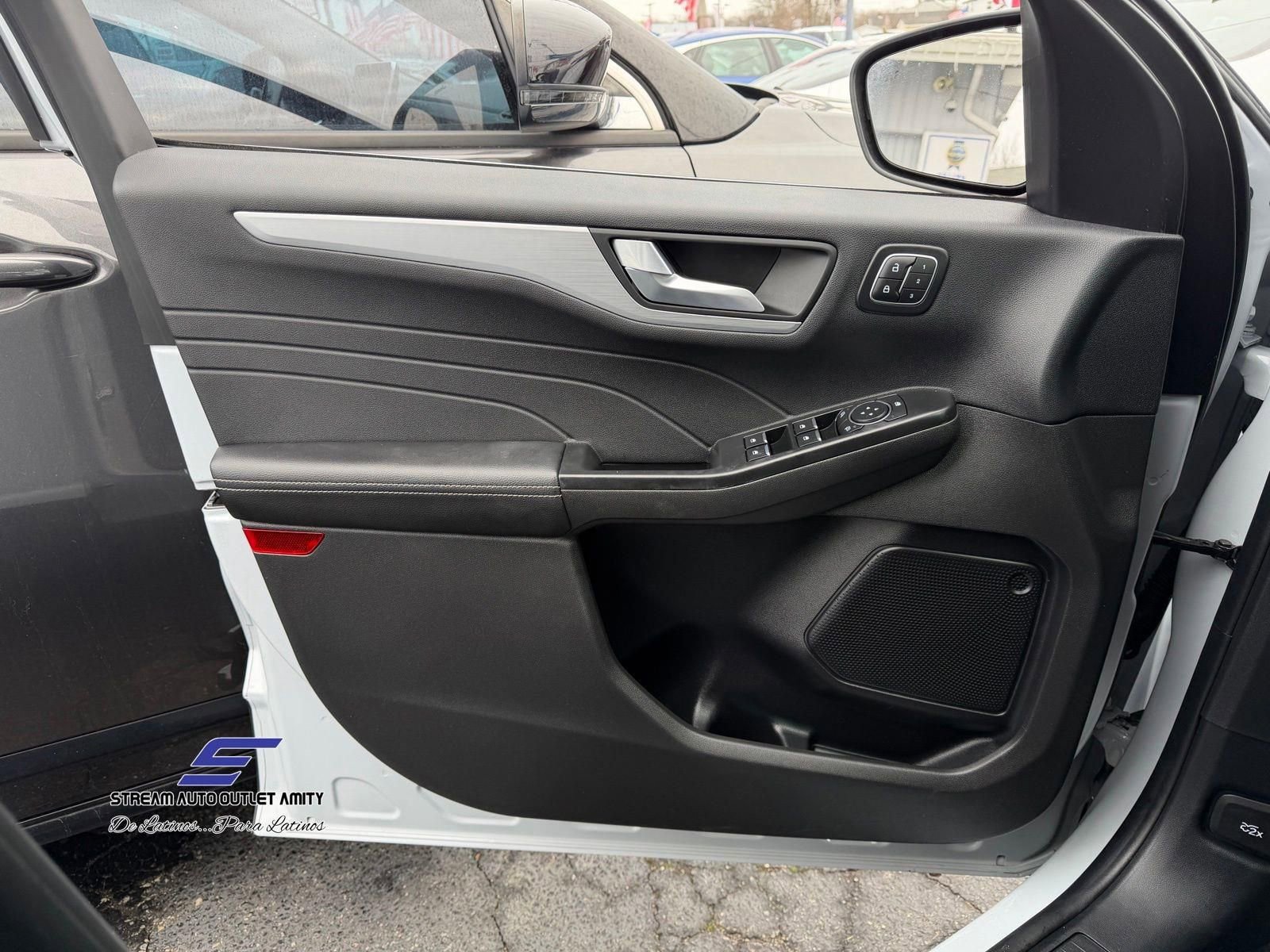 Used 2025 Ford Escape Platinum image 26