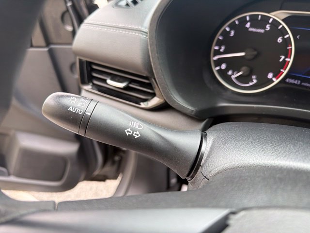 Used 2024 Nissan Sentra SV FWD image 25