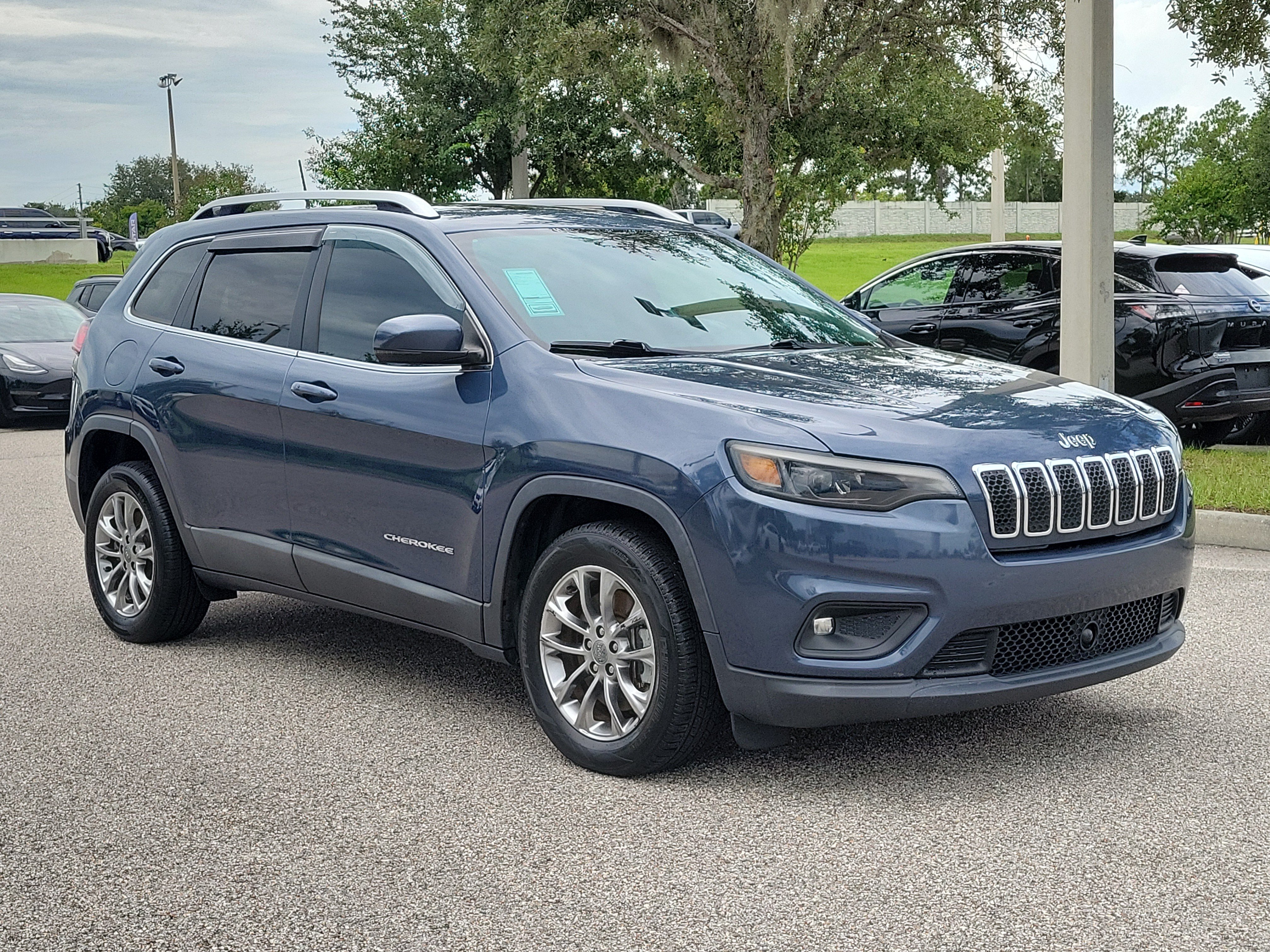 Used 2021 Jeep Cherokee Latitude Lux w/ Sun & Sound Group FWD image 3