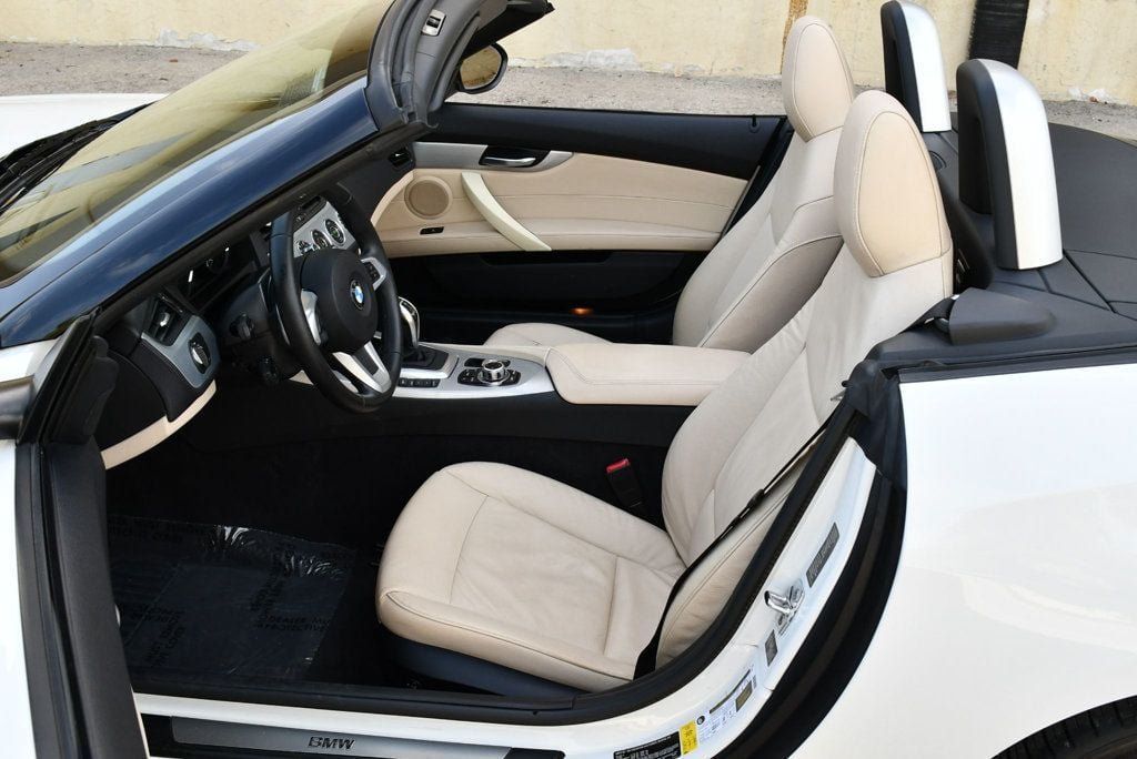Used 2012 BMW Z4 sDrive35i RWD image 15