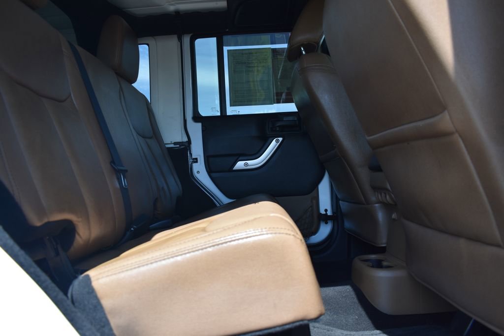 Used 2015 Jeep Wrangler Unlimited Sahara w/ Connectivity Group image 9