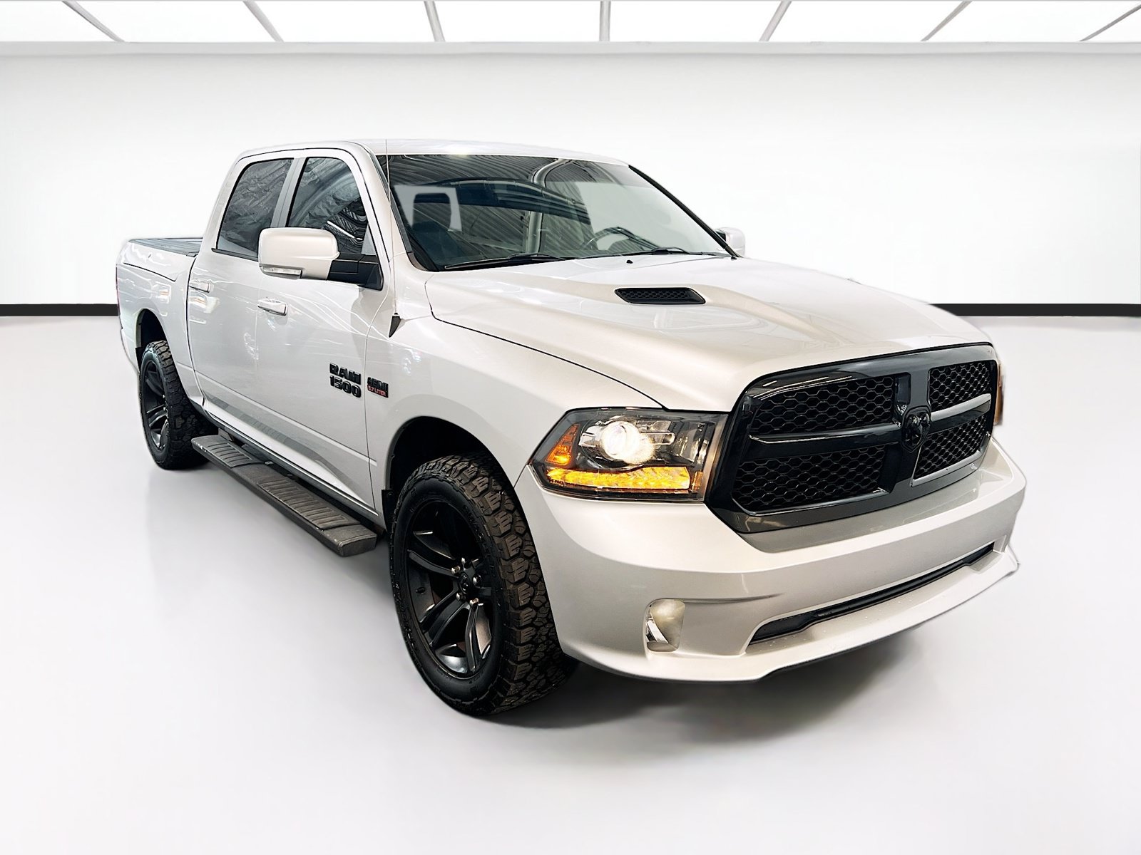 Used 2018 RAM 1500 Sport w/ Quick Order Package 26Q Night AWD/4WD image 3