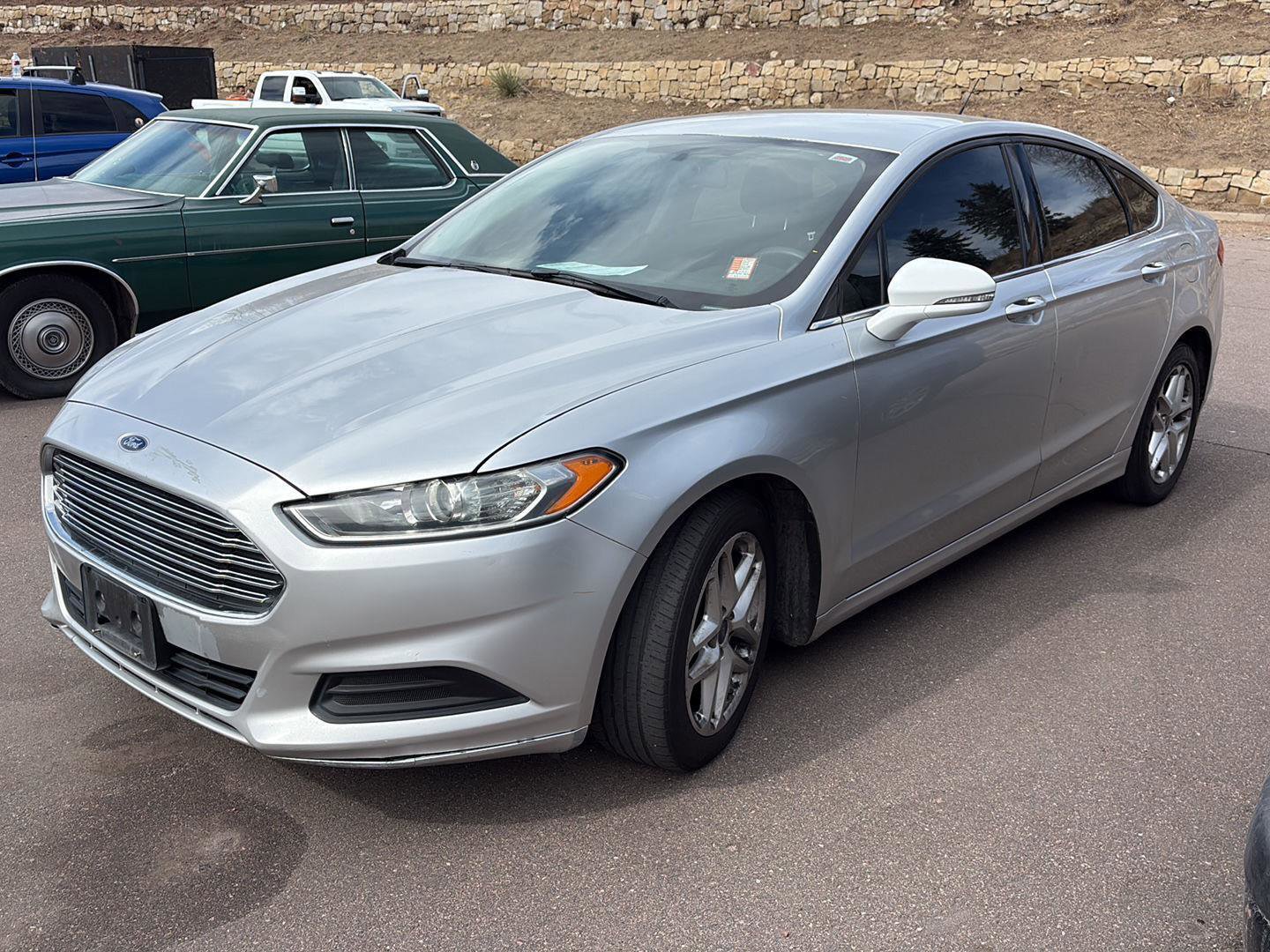 Used 2015 Ford Fusion SE image 2