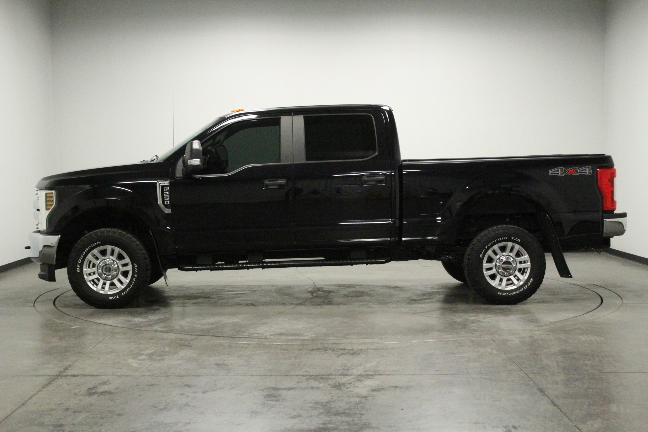 Used 2019 Ford F250 XL w/ STX Appearance Package AWD/4WD image 5