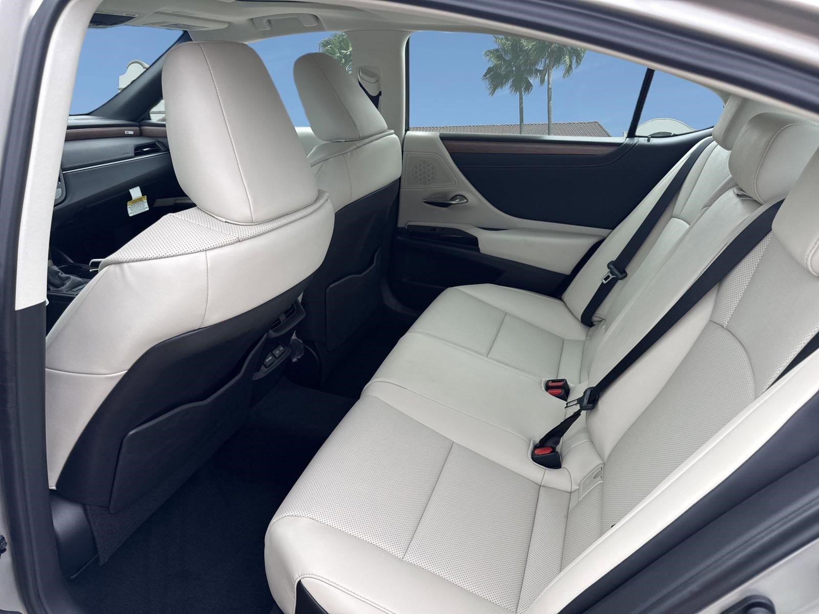 New 2025 Lexus ES 350 w/ Premium Package image 9