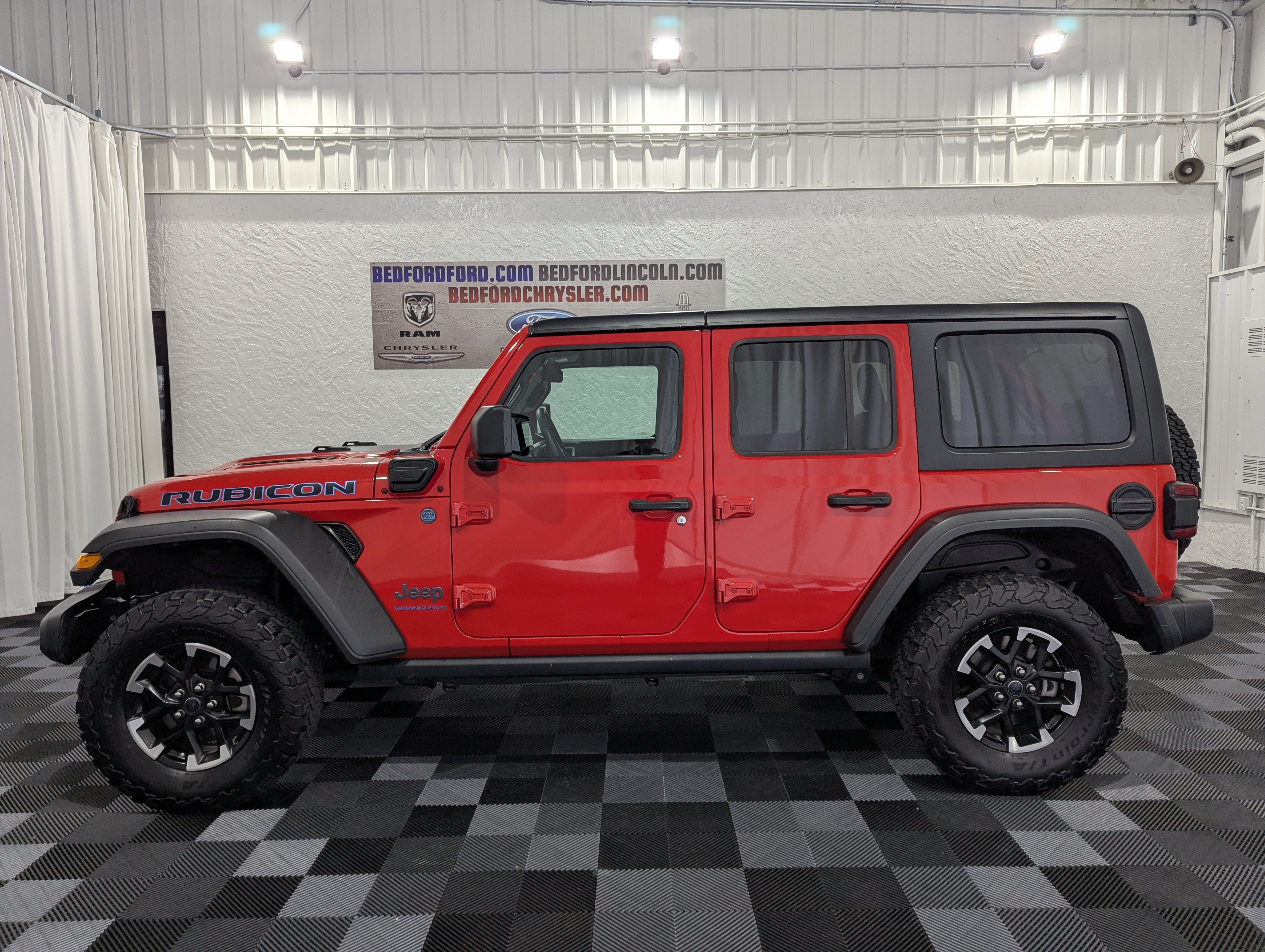 Used 2024 Jeep Wrangler Unlimited Rubicon 4xe AWD/4WD image 2