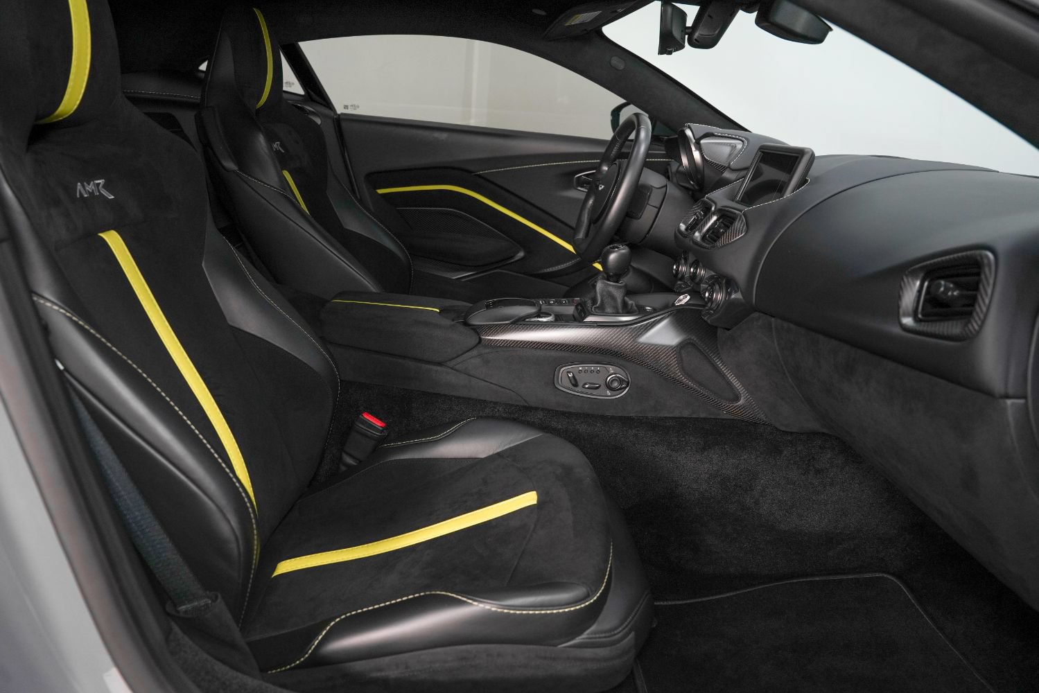 Used 2020 Aston Martin V8 Vantage AMR RWD image 31