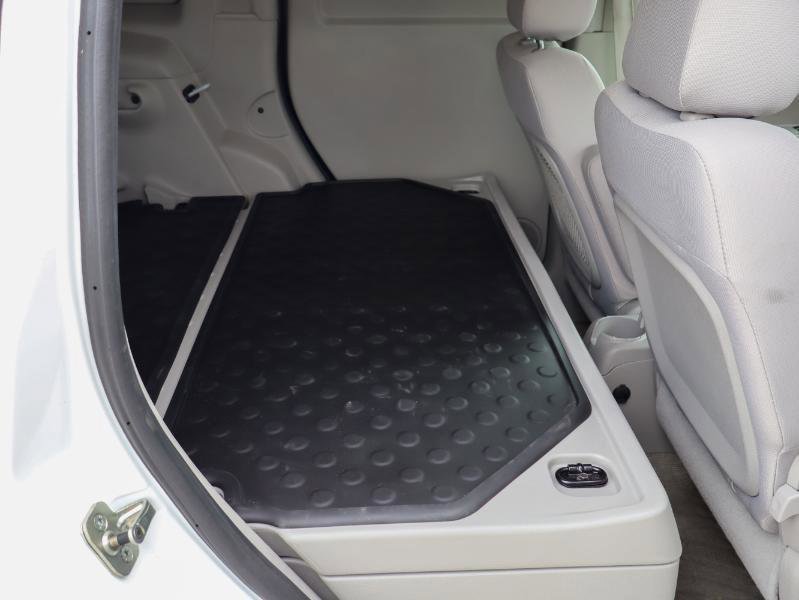 Used 2010 Chevrolet HHR LS FWD image 13