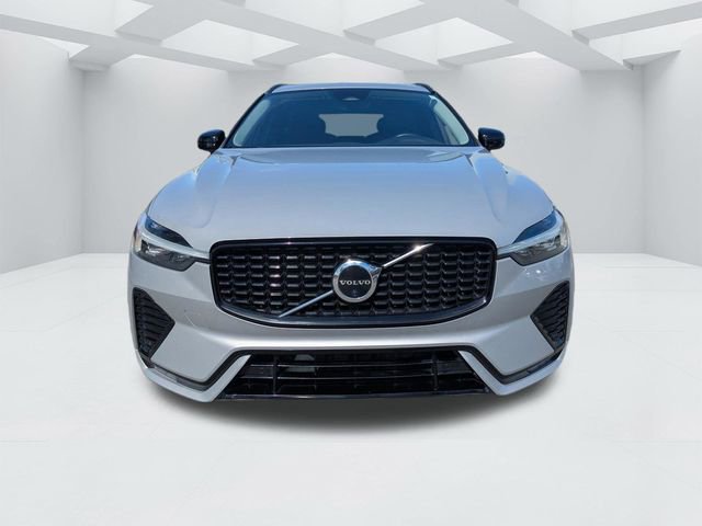 Used 2023 Volvo XC60 B5 Plus image 11