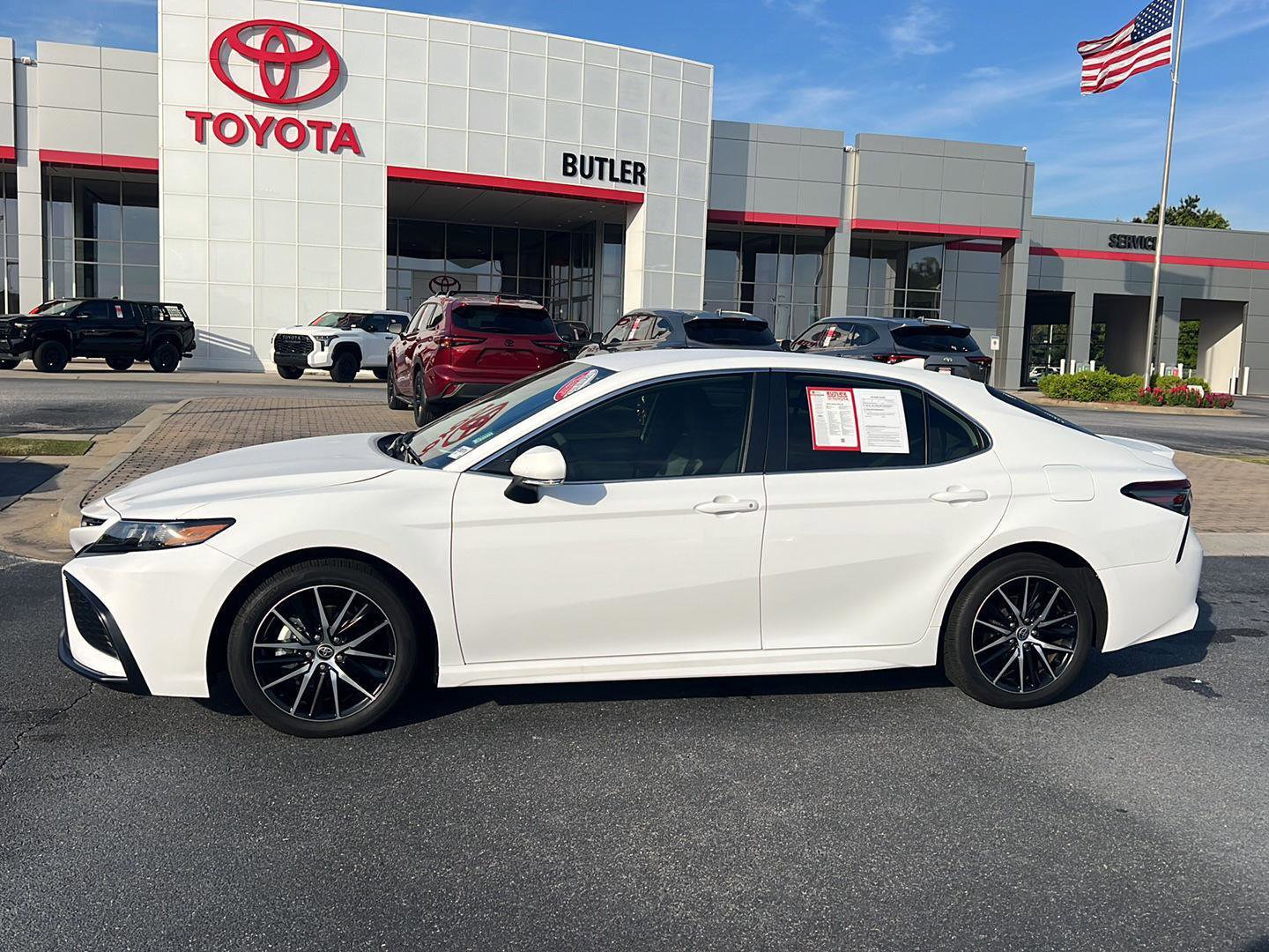 Certified 2024 Toyota Camry SE w/ Convenience Package image 3