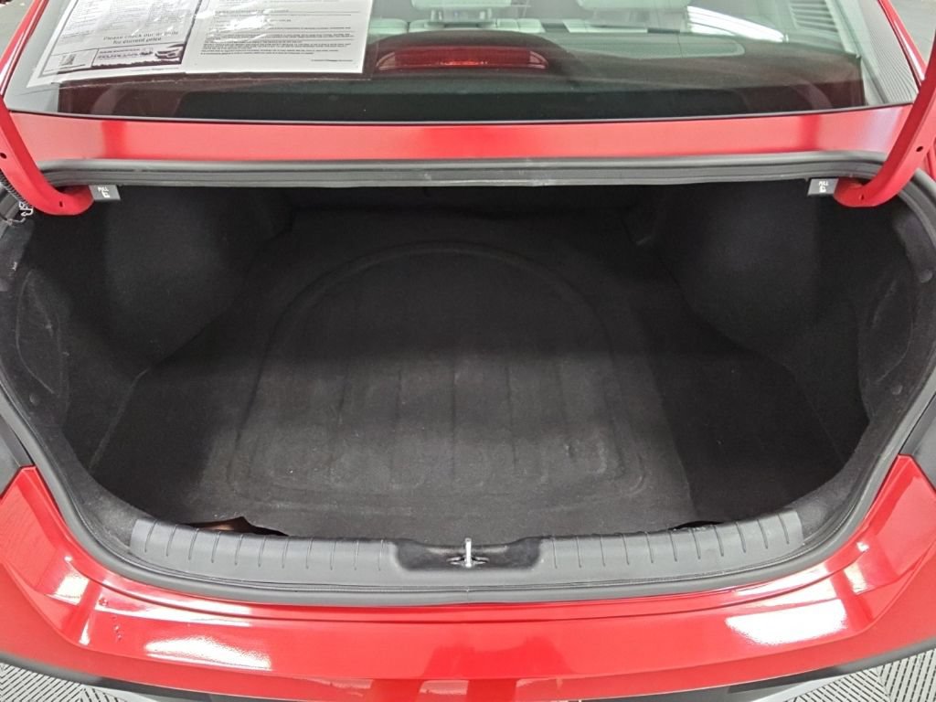 Used 2025 Hyundai Elantra Limited FWD image 34