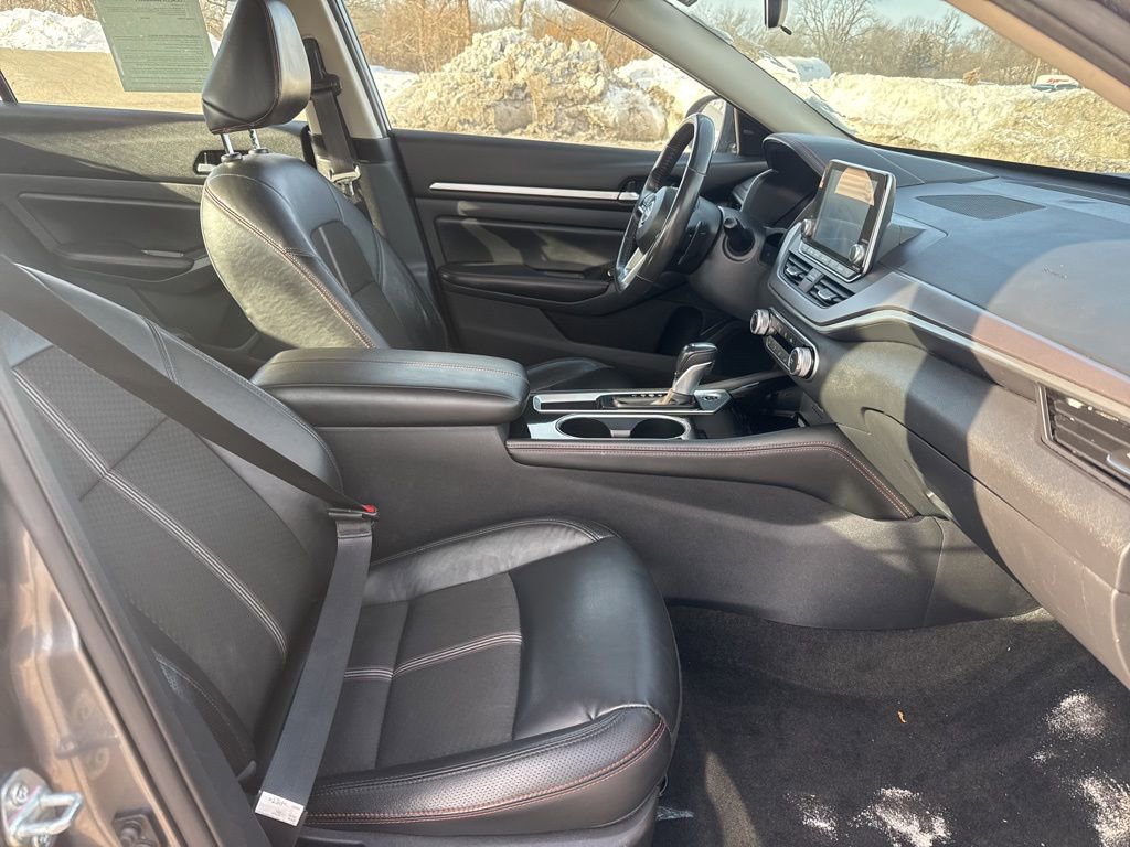 Used 2024 Nissan Altima 2.5 SR FWD image 32