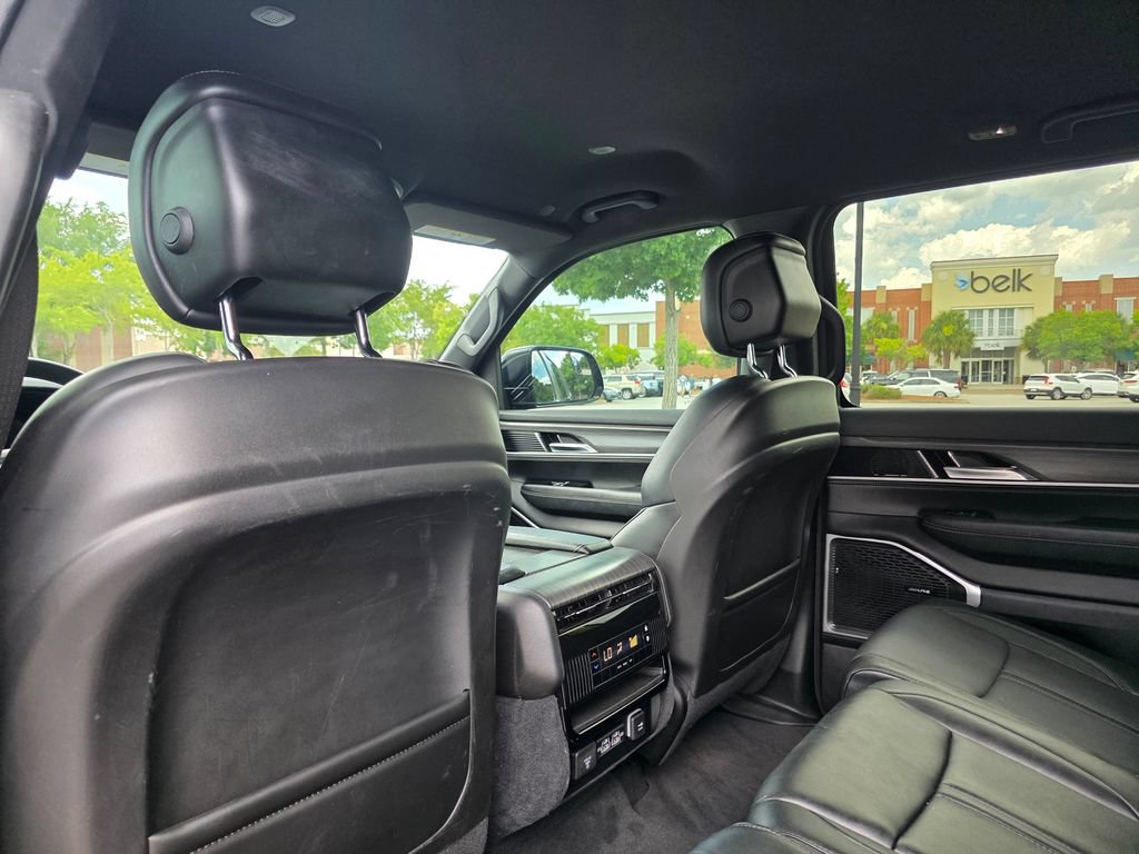 Used 2023 Jeep Wagoneer Series II RWD image 29