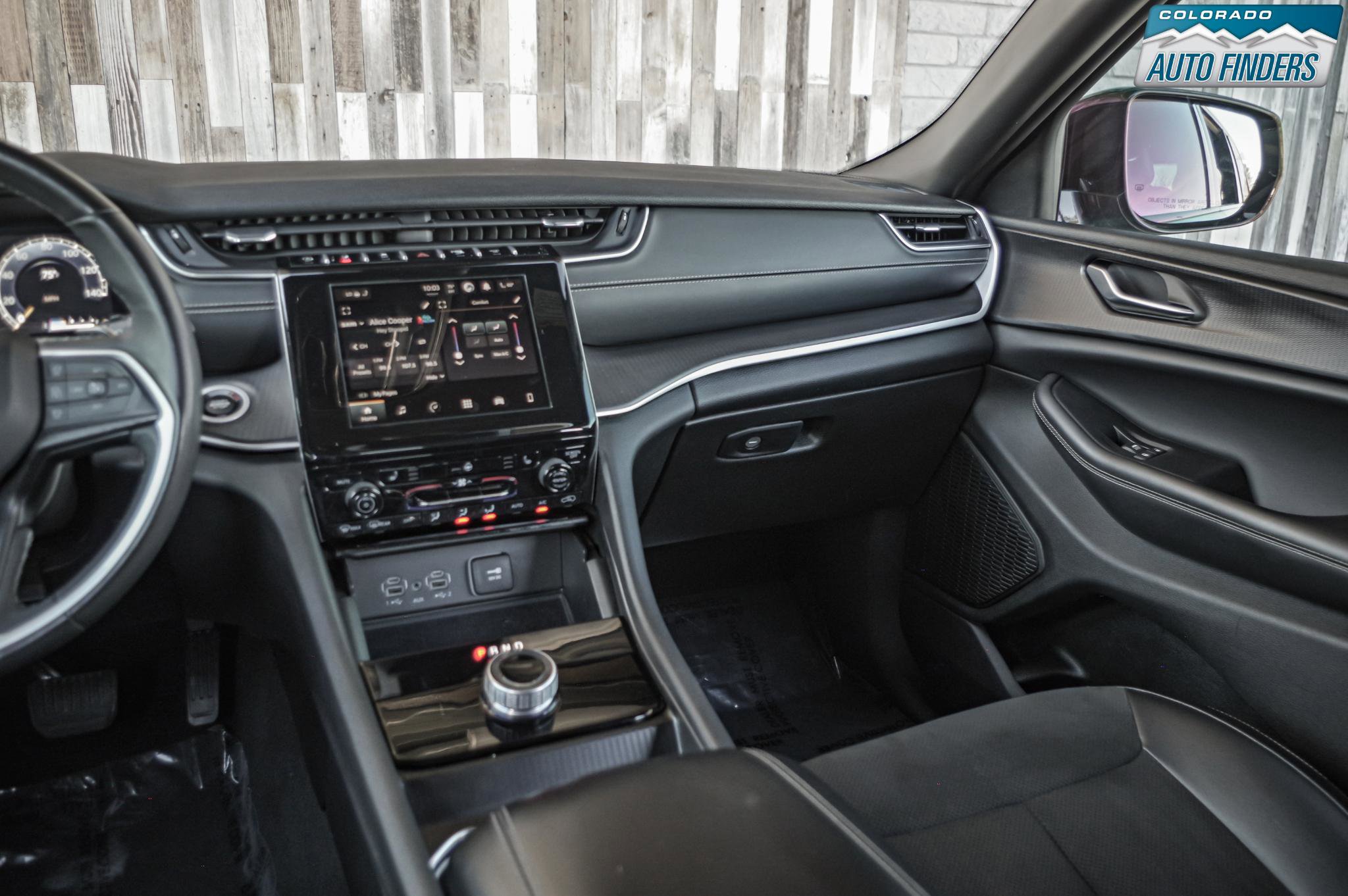 Used 2023 Jeep Grand Cherokee Altitude AWD/4WD image 18