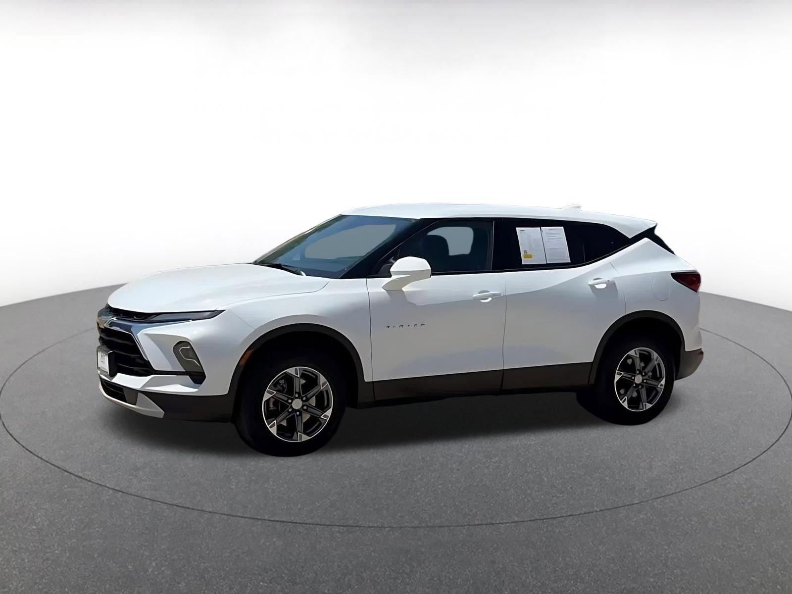 Used 2025 Chevrolet Blazer LT FWD image 8