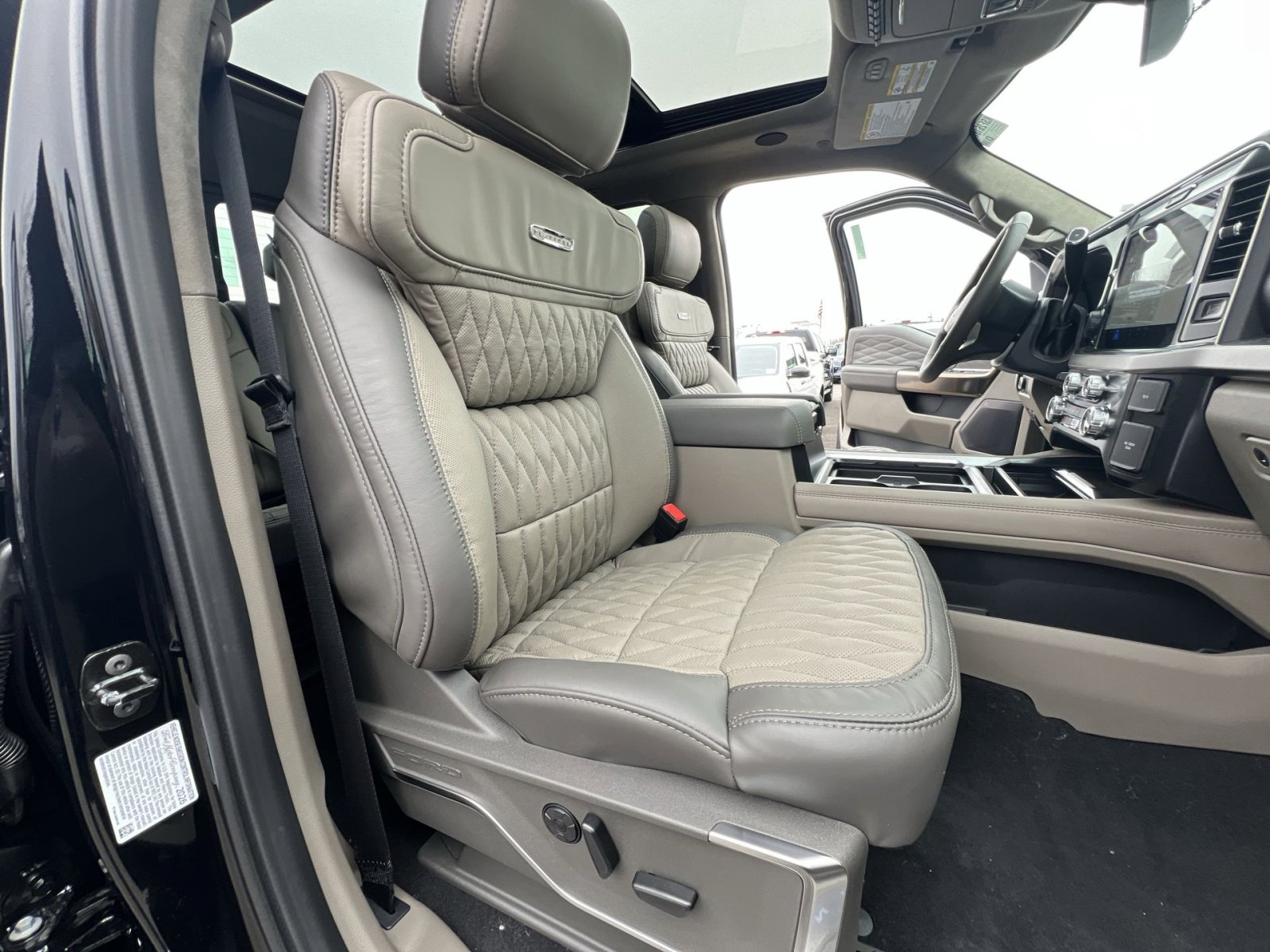 New 2026 Ford F450 Platinum w/ Platinum Plus Package image 27