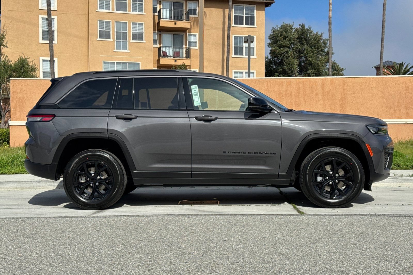 New 2026 Jeep Grand Cherokee Altitude AWD/4WD image 3