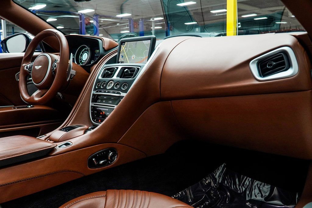 Used 2019 Aston Martin DB11 Volante image 22