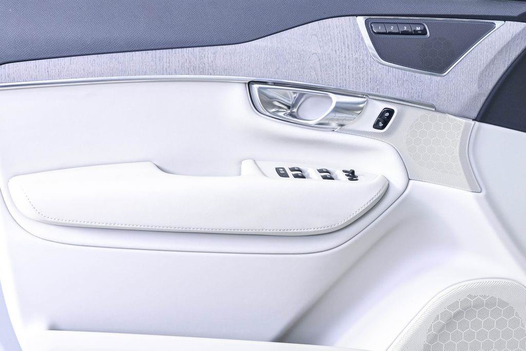 Certified 2025 Volvo XC90 T8 Plus w/ Protection Package Premier AWD/4WD image 8