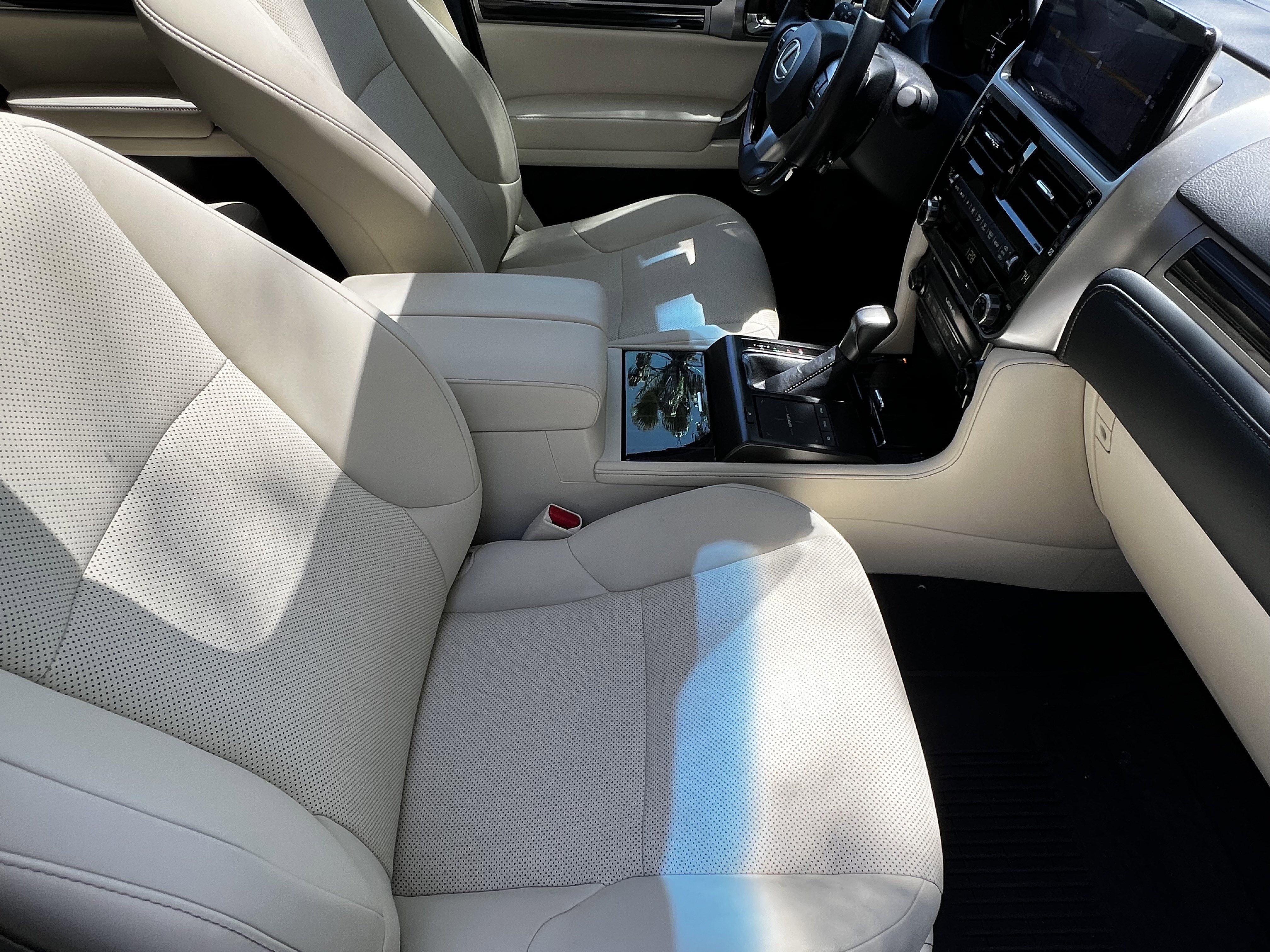 Used 2023 Lexus GX 460 Premium w/ Accessory Package image 46