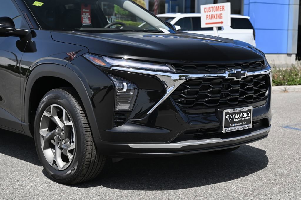 New 2026 Chevrolet Trax LT w/ LPO, Blackout Package FWD image 9