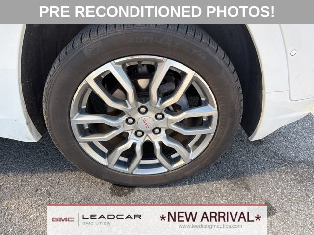 Used 2023 GMC Terrain Denali w/ Denali Premium Package AWD/4WD image 9