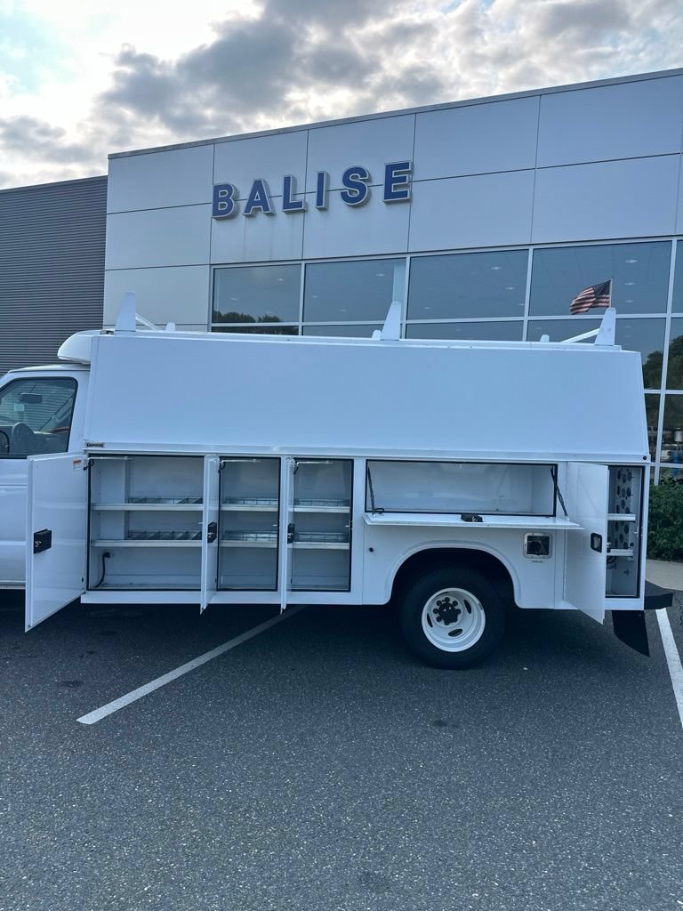 Used 2024 Ford E-450 and Econoline 450 Super Duty w/ Power Windows & Locks Group RWD image 3