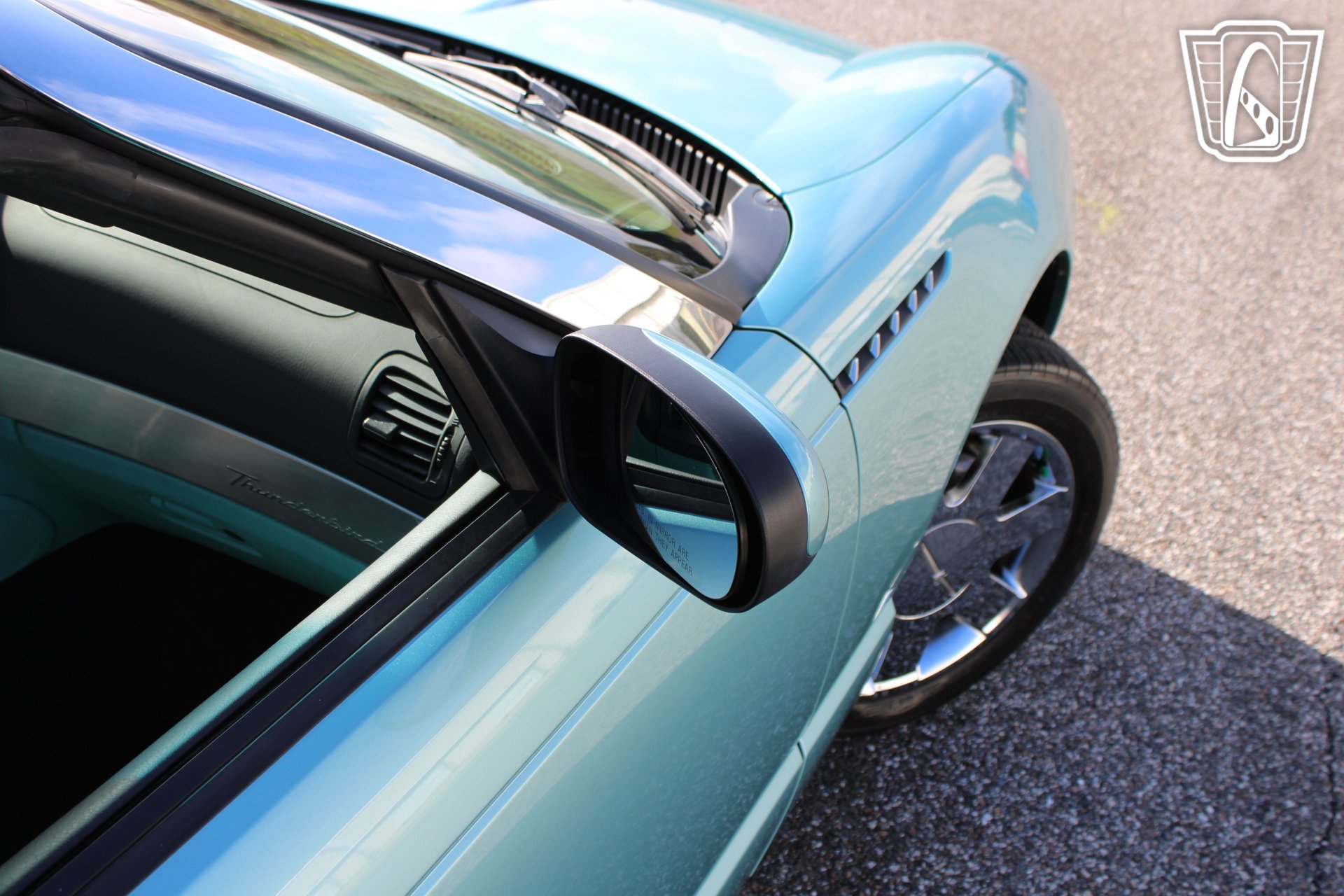 Used 2002 Ford Thunderbird image 28