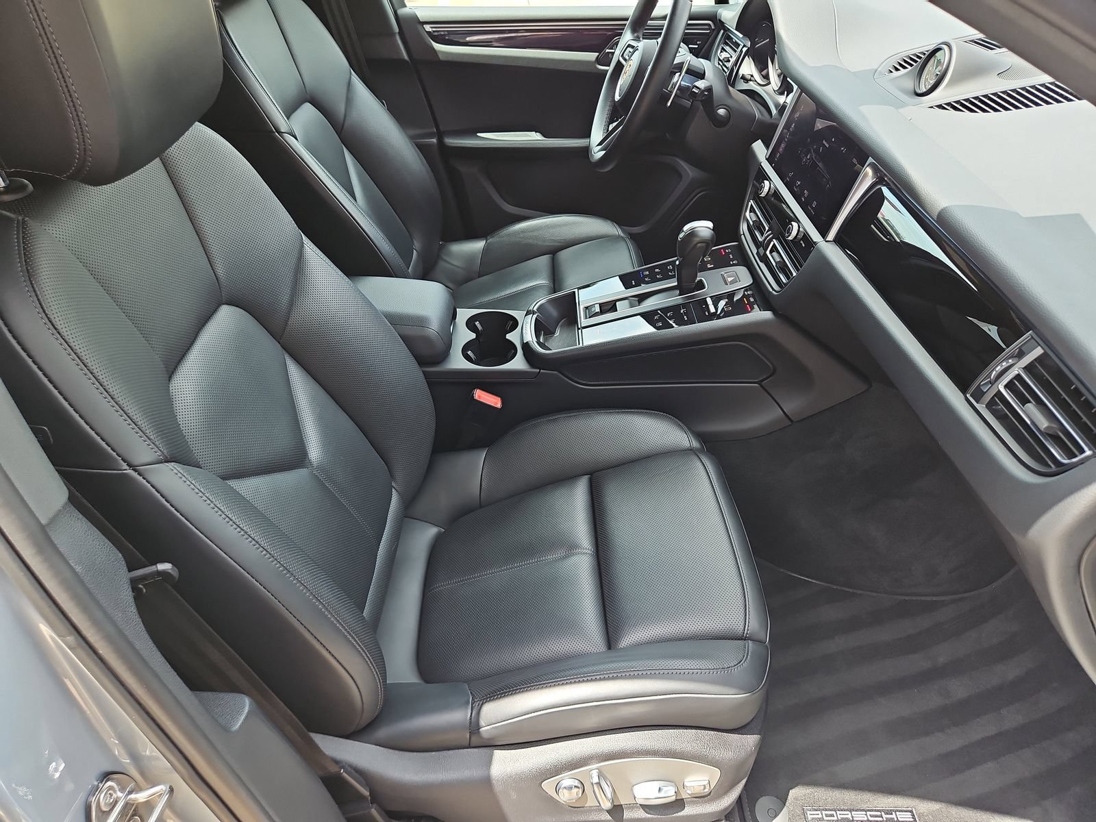 Used 2024 Porsche Macan AWD/4WD image 13